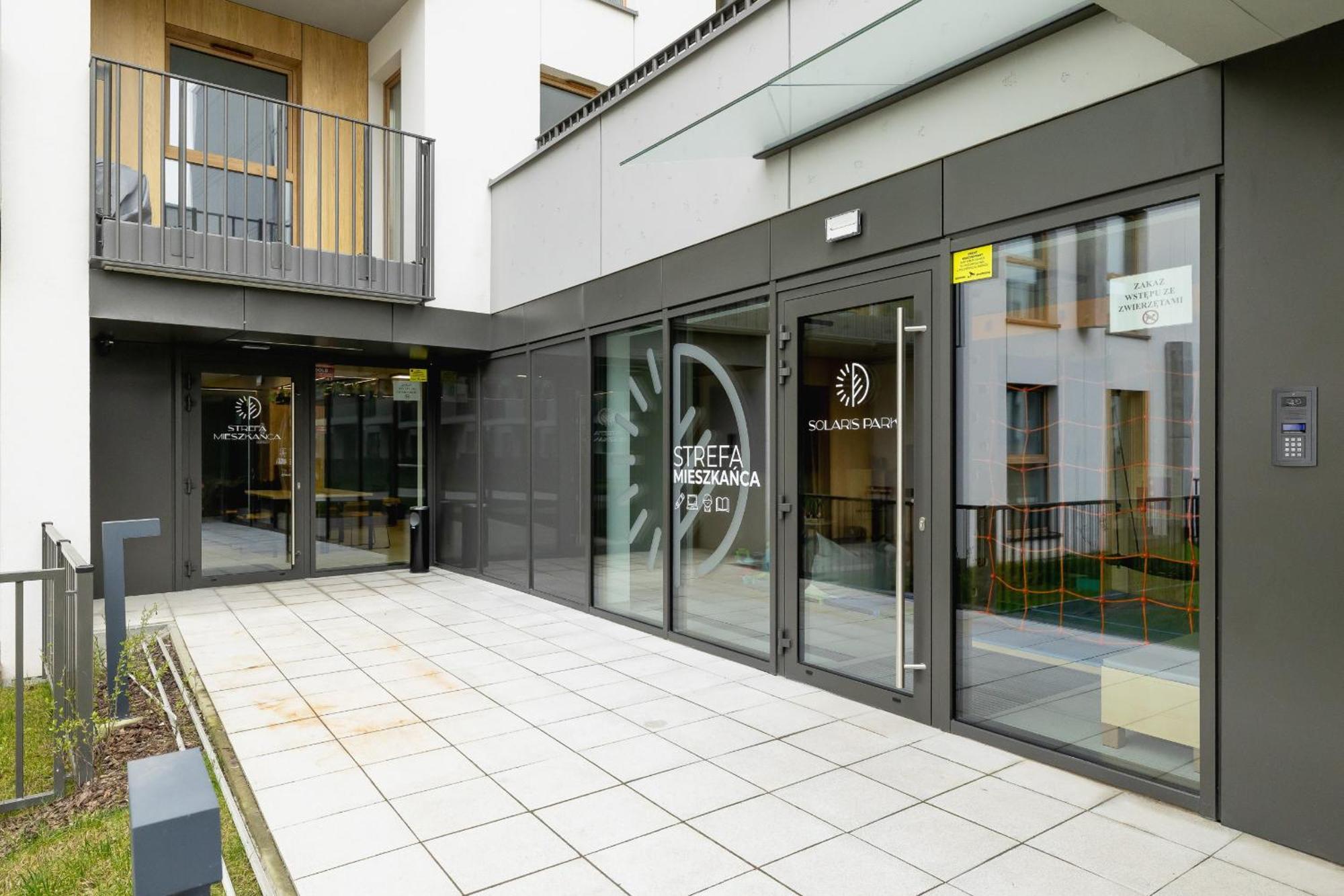 Bright Apartment In Krakow With Garden, Air Conditioning, Parking And Desk By Renters Prestige Exterior photo